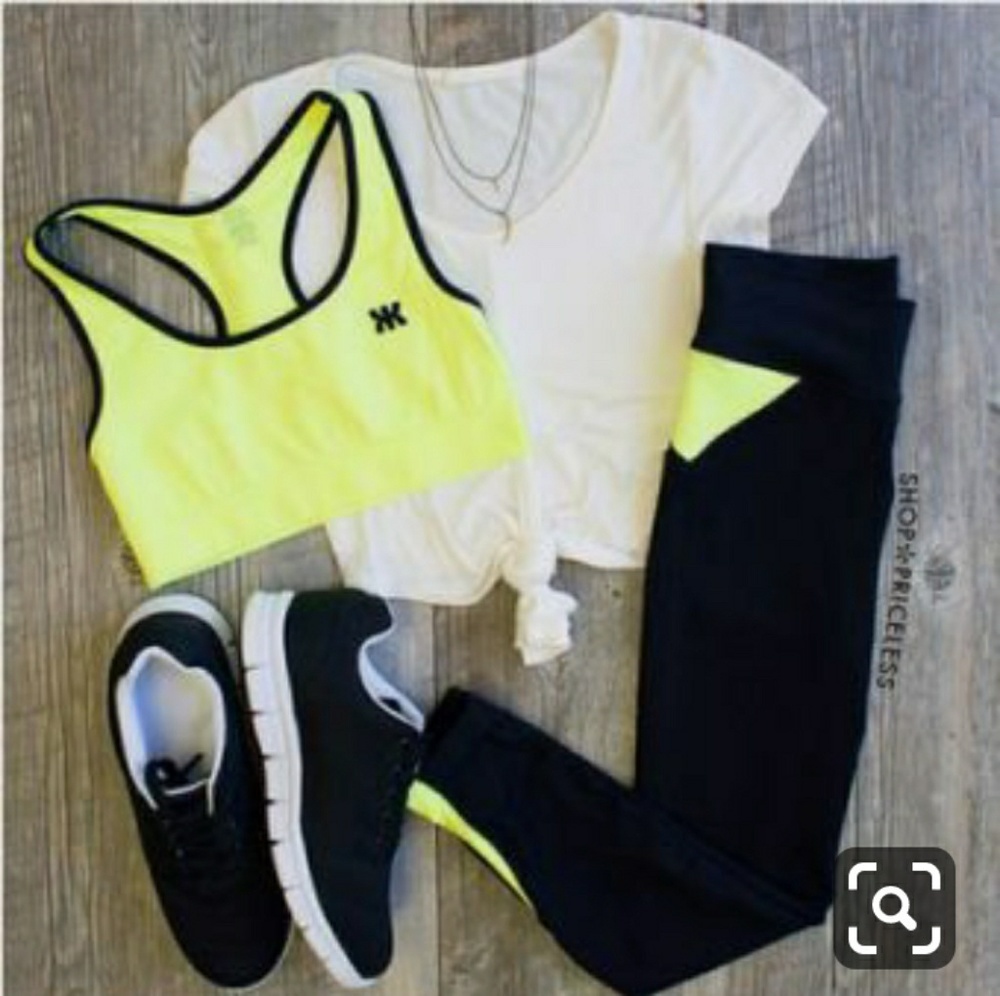 Workout complete outfit! 4 pieces mystery box - Picture 1 of 4